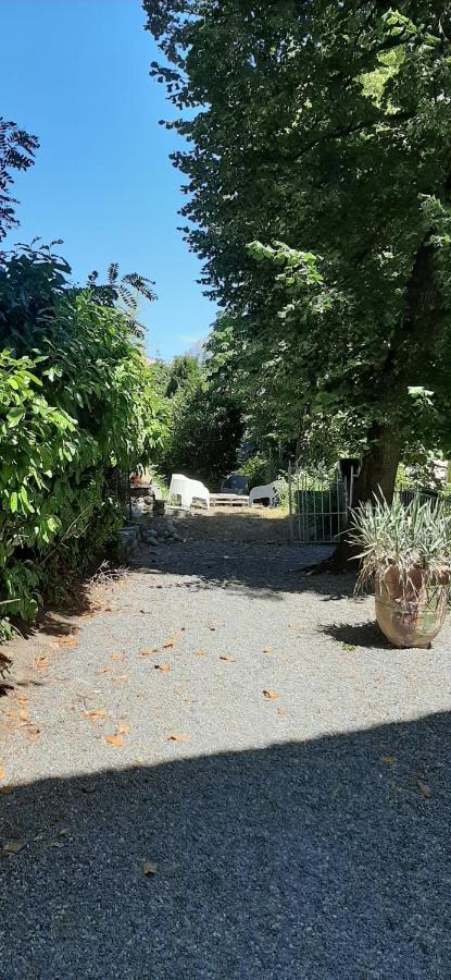 Les Glycines, Charmant Studio Au Calme Dans Batisse De Maitre Proche Du Centre Ville Parking Gratuit Дин Ле Бен Екстериор снимка